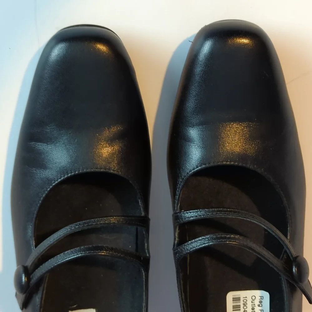 Munro black Mary Jane pumps size 7N (narrow)